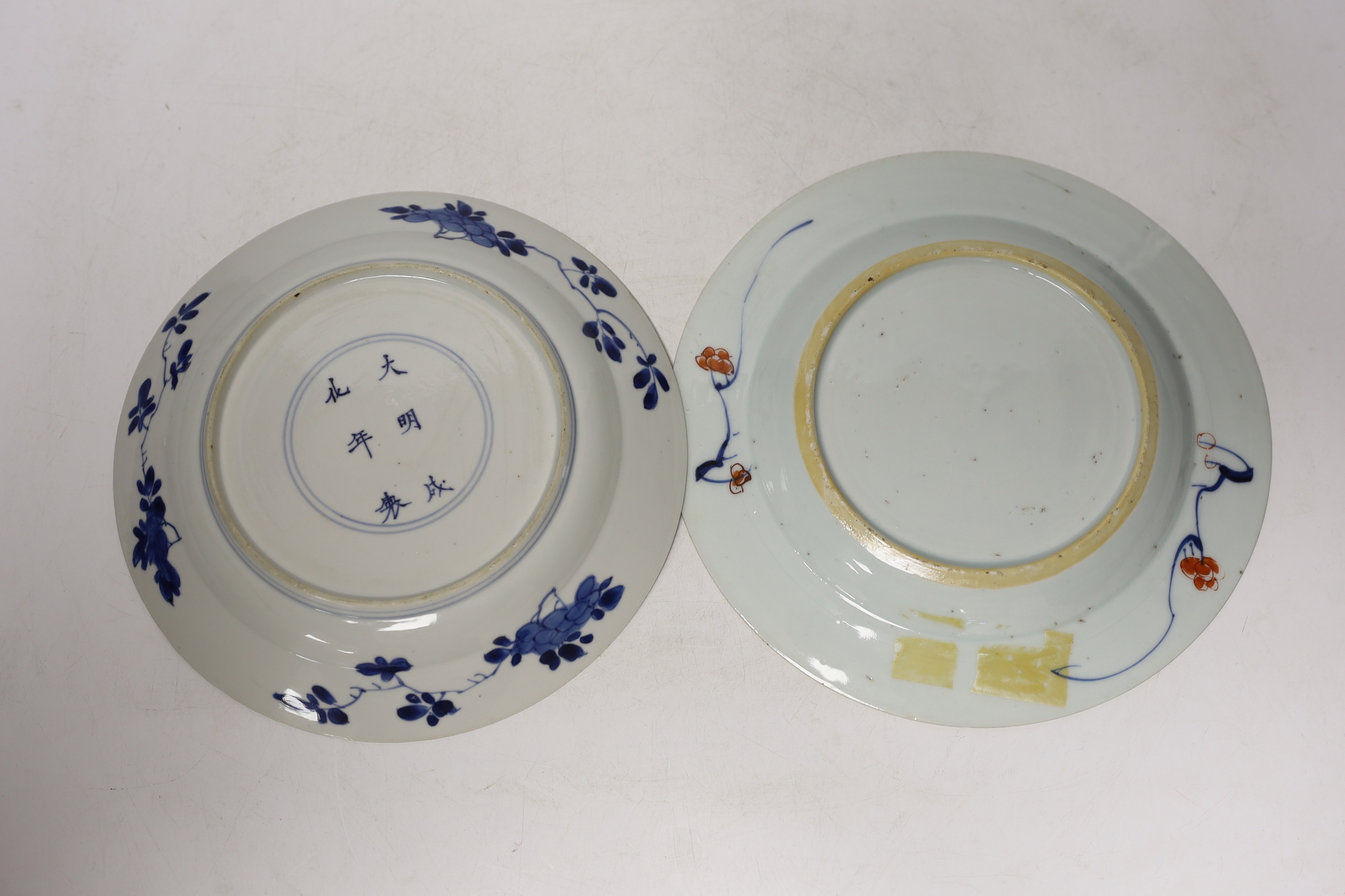 Two Chinese export plates, Kangxi period, largest 21cm in diameter